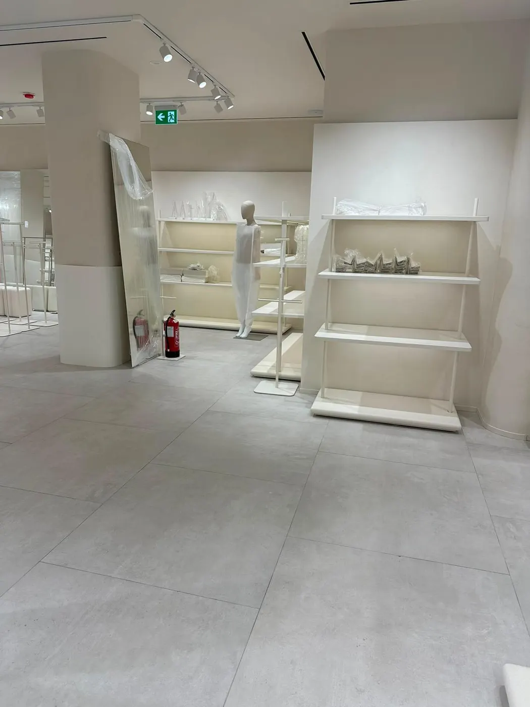 Planta de venta de la tienda Parfois de La Rambla de Sabadell tras la limpieza fin de obra